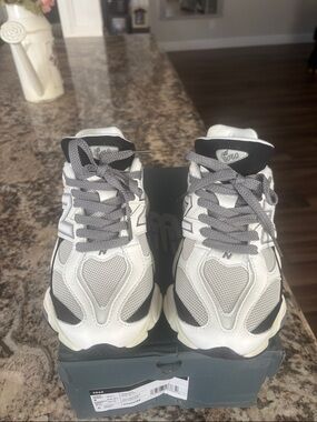 New Balance look
A like White and Gray 9060 Athletic Sneakers